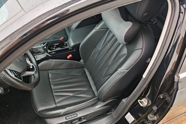 Used Volkswagen Passat 2023 Facelift 330TSI Luxury Edition Left Front Seat