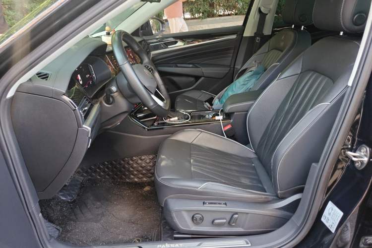 Used Volkswagen Passat 2023 Facelift 330TSI Luxury Edition Left Front Seat