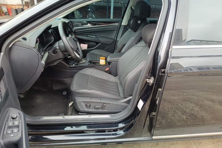 Used Volkswagen Passat 2023 Facelift 330TSI Luxury Edition Left Front Seat