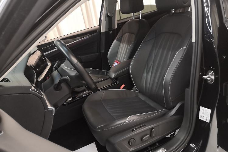 Used Volkswagen Passat 2023 Facelift 330TSI Luxury Edition Left Front Seat