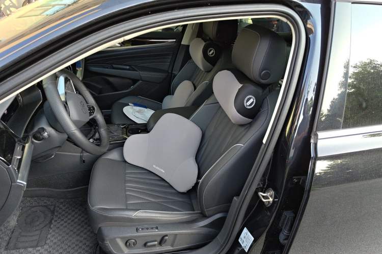 Used Volkswagen Passat 2023 Facelift 330TSI Luxury Edition Left Front Seat