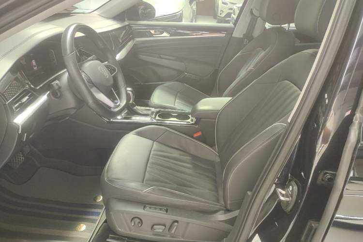 Used Volkswagen Passat 2023 Facelift 330TSI Luxury Edition Left Front Seat