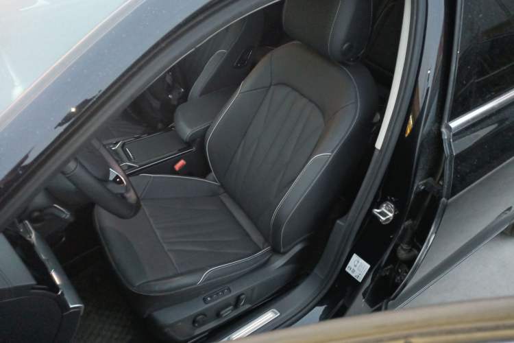 Used Volkswagen Passat 2023 Facelift 330TSI Luxury Edition Left Front Seat
