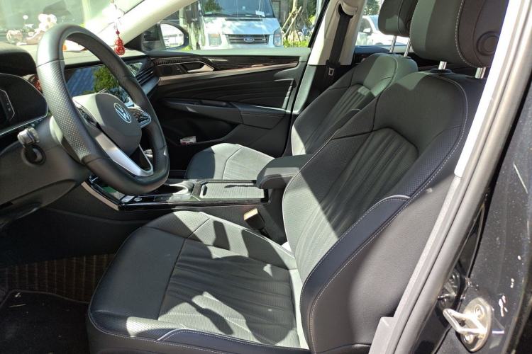 Used Volkswagen Passat 2023 Facelift 330TSI Luxury Edition Left Front Seat
