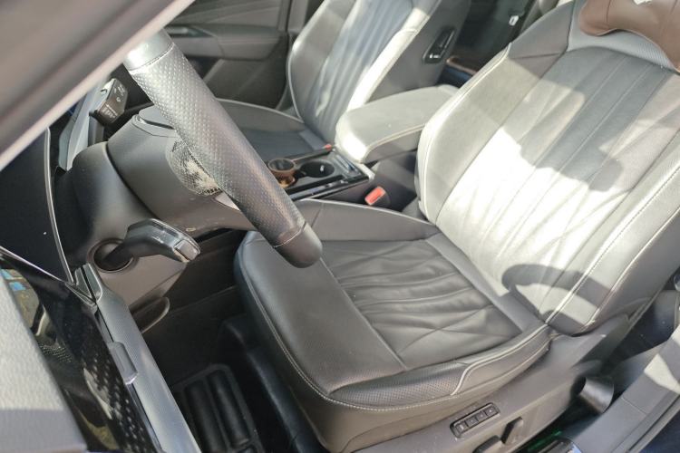 Used Volkswagen Passat 2023 Facelift 330TSI Luxury Edition Left Front Seat
