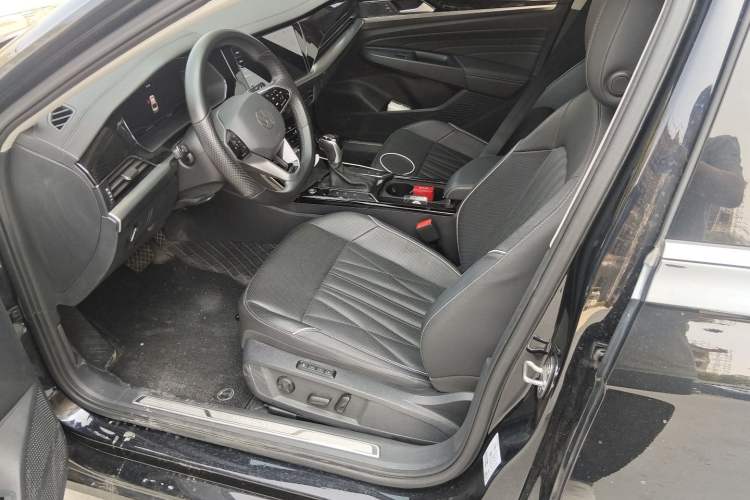 Used Volkswagen Passat 2023 Facelift 330TSI Luxury Edition Left Front Seat