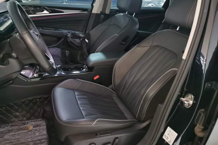 Used Volkswagen Passat 2023 Facelift 330TSI Luxury Edition Left Front Seat