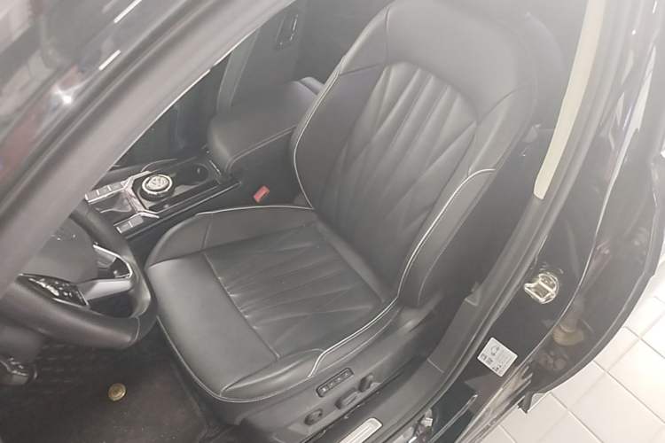 Used Volkswagen Passat 2023 Facelift 330TSI Luxury Edition Left Front Seat