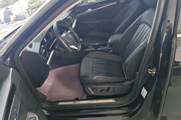 Used Volkswagen Passat 2023 Facelift 330TSI Luxury Edition Left Front Seat