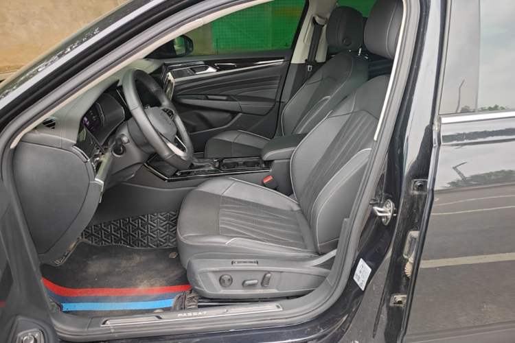 Used Volkswagen Passat 2023 Facelift 330TSI Luxury Edition Left Front Seat