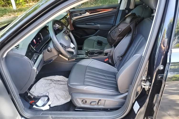 Used Volkswagen Passat 2023 330TSI Elite Edition Left Front Seat