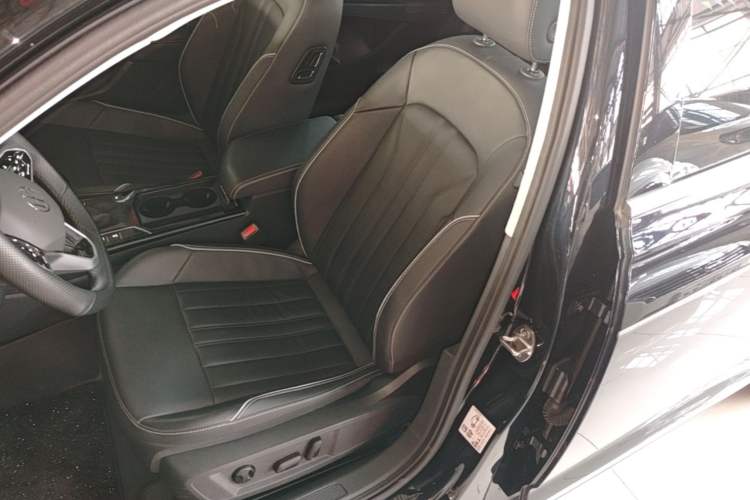 Used Volkswagen Passat 2023 Revised 330TSI Elite Edition Left Front Seat