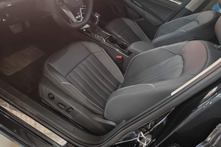 Used Volkswagen Passat 2023 Revised 330TSI Elite Edition Left Front Seat