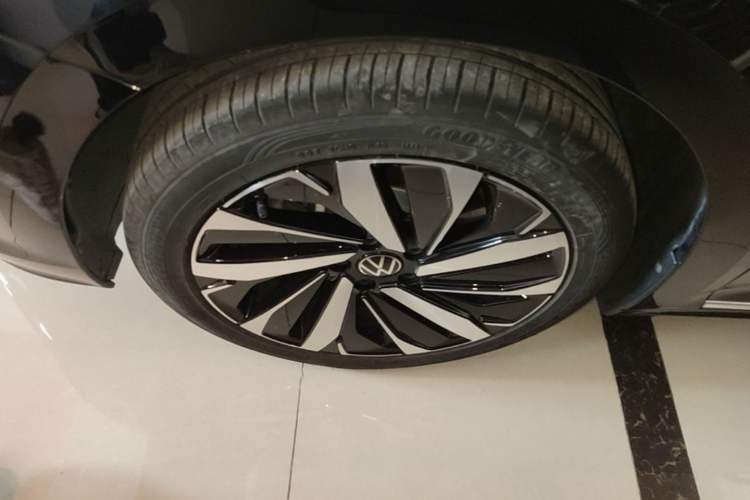 Used Volkswagen Passat 2023 Revised 330TSI Elite Edition Left Front Wheel Hub