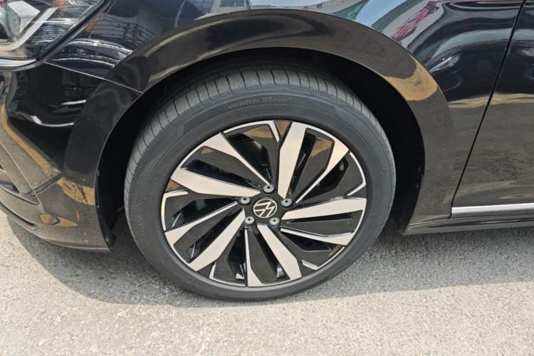 Used Volkswagen Passat 2023 Revised 330TSI Elite Edition Left Front Wheel Hub