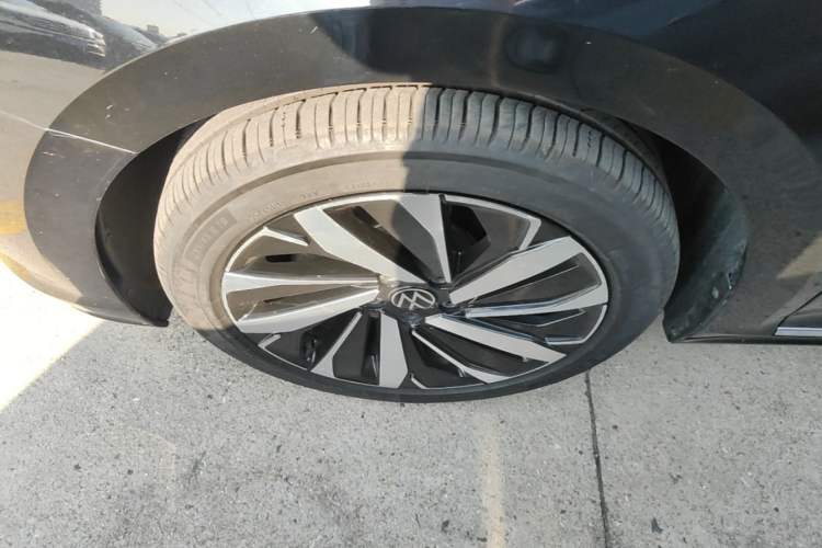 Used Volkswagen Passat 2023 330TSI Elite Edition Left Front Wheel Hub