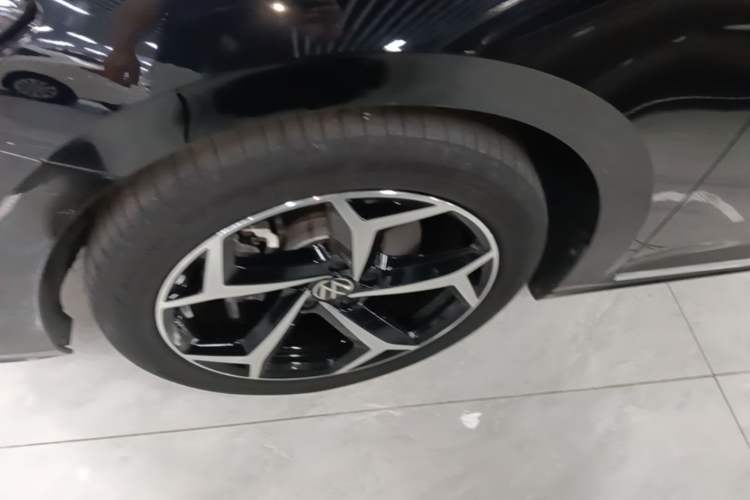Used Volkswagen Passat 2023 Revised 330TSI Starry Elite Edition Left Front Wheel Hub
