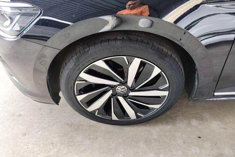Used Volkswagen Passat 2023 Facelift 330TSI Luxury Edition Left Front Wheel Hub