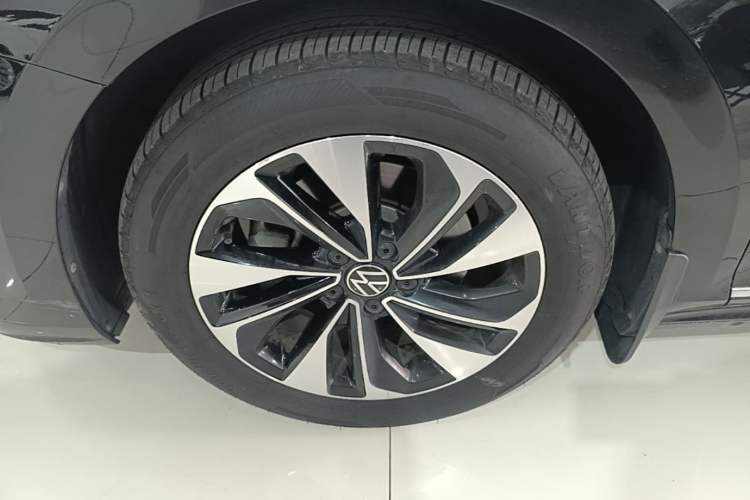Used Volkswagen Passat 2023 330TSI Starry Elite Edition Left Front Wheel Hub