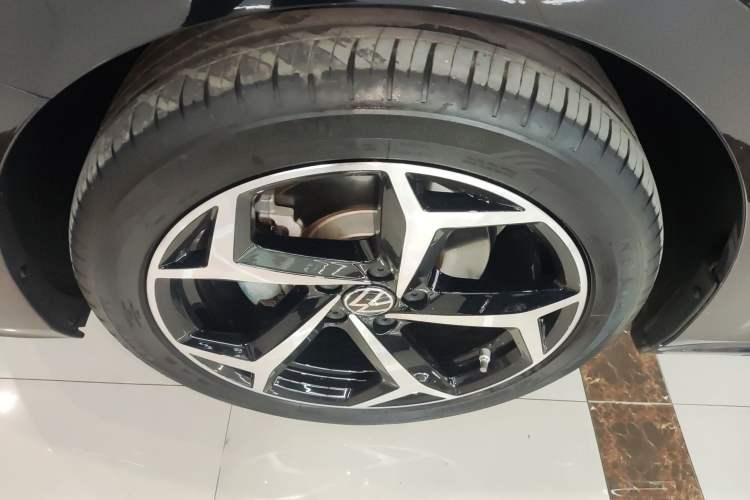 Used Volkswagen Passat 2023 Revised 330TSI Starry Elite Edition Left Front Wheel Hub