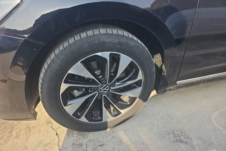 Used Volkswagen Passat 2023 Revised 330TSI Elite Edition Left Front Wheel Hub