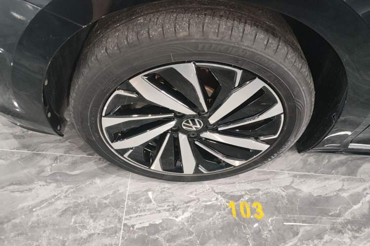 Used Volkswagen Passat 2023 Revised 330TSI Elite Edition Left Front Wheel Hub