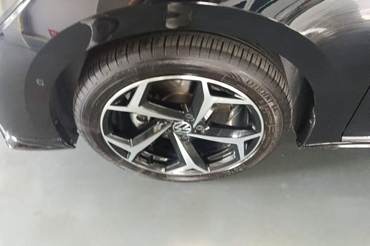 Used Volkswagen Passat 2023 330TSI Starry Luxury Edition Left Front Wheel Hub