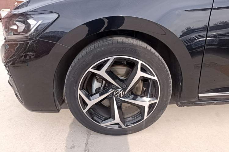 Used Volkswagen Passat 2023 Revised 330TSI Starry Elite Edition Left Front Wheel Hub