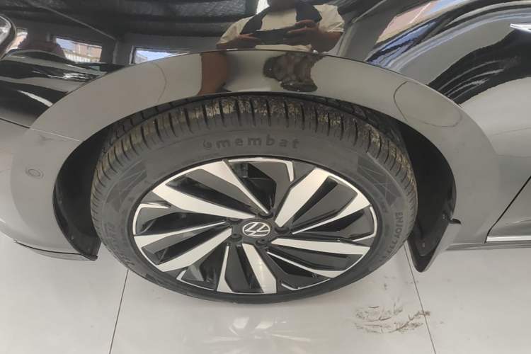 Used Volkswagen Passat 2023 Facelift 330TSI Luxury Edition Left Front Wheel Hub