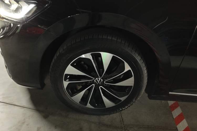 Used Volkswagen Passat 2023 Revised 330TSI Starry Elite Edition Left Front Wheel Hub