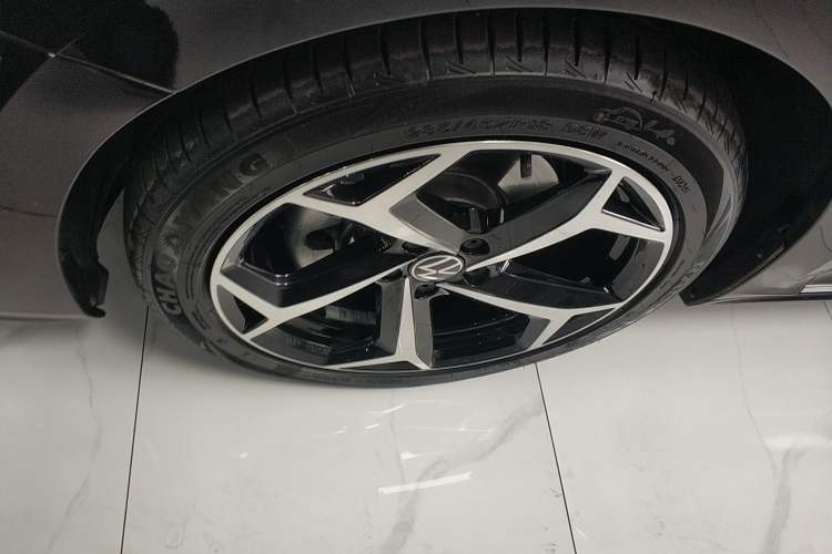 Used Volkswagen Passat 2023 Revised 330TSI Starry Elite Edition Left Front Wheel Hub
