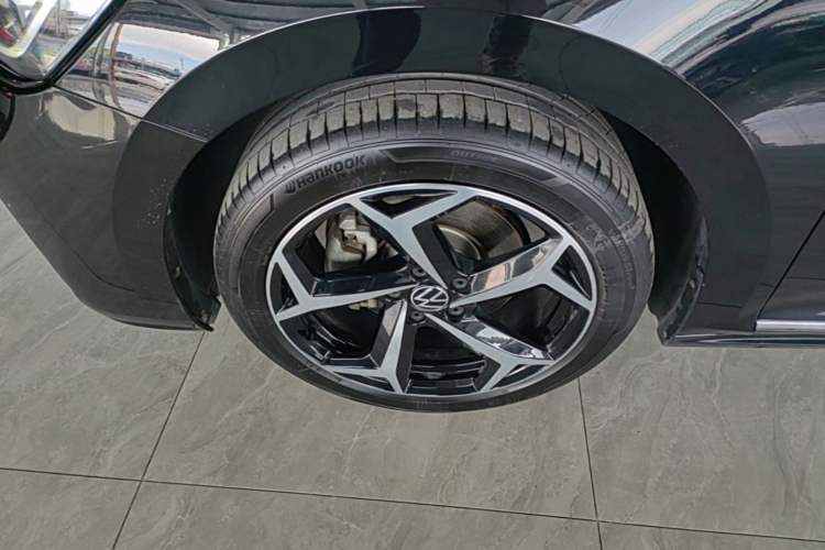 Used Volkswagen Passat 2023 Revised 330TSI Starry Elite Edition Left Front Wheel Hub