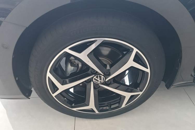Used Volkswagen Passat 2023 330TSI Starry Luxury Edition Left Front Wheel Hub