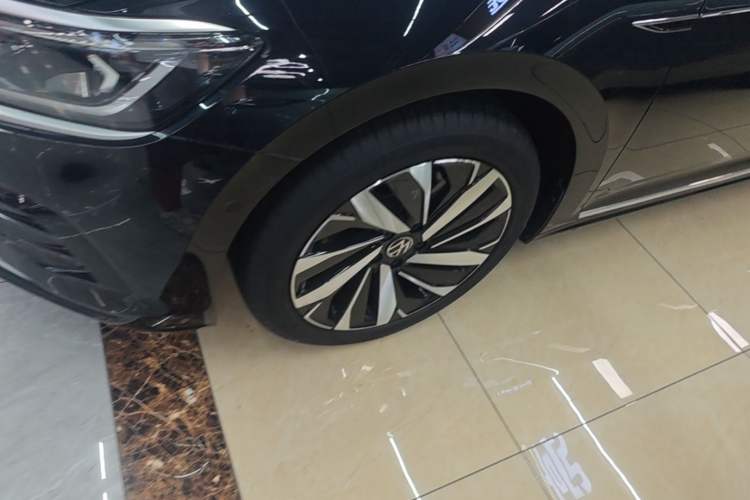 Used Volkswagen Passat 2023 Facelift 330TSI Luxury Edition Left Front Wheel Hub