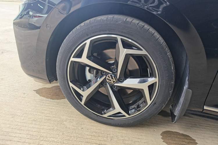 Used Volkswagen Passat 2023 330TSI Starry Luxury Edition Left Front Wheel Hub