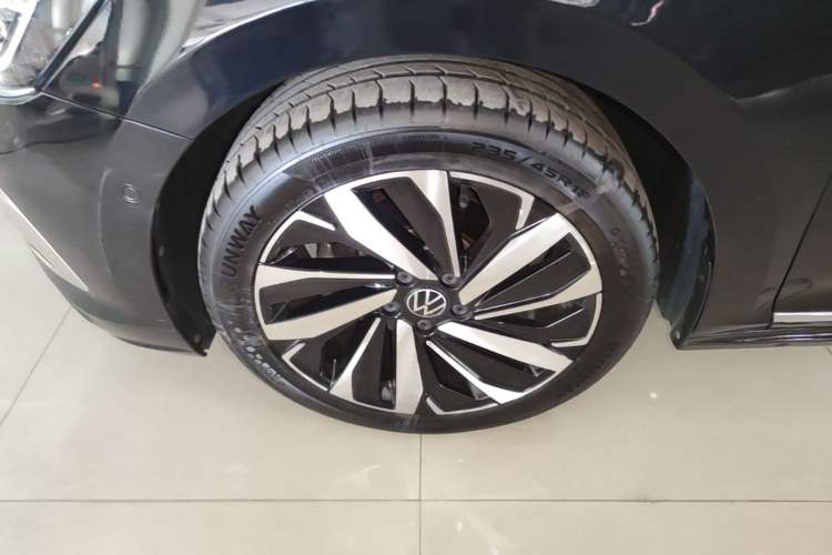 Used Volkswagen Passat 2023 330TSI Luxury Edition Left Front Wheel Hub