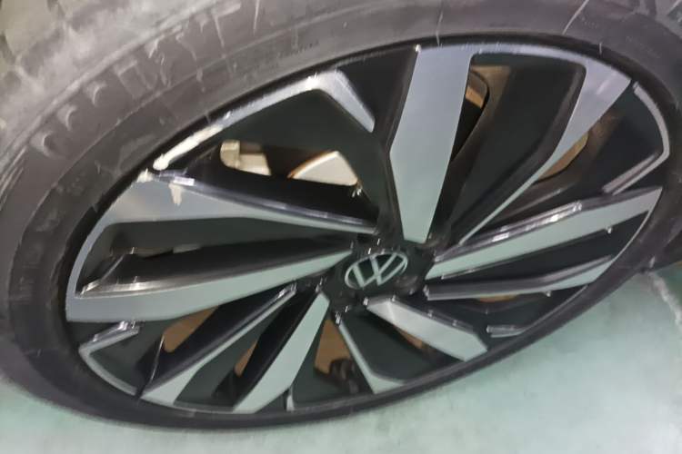 Used Volkswagen Passat 2023 330TSI Starry Elite Edition Left Front Wheel Hub