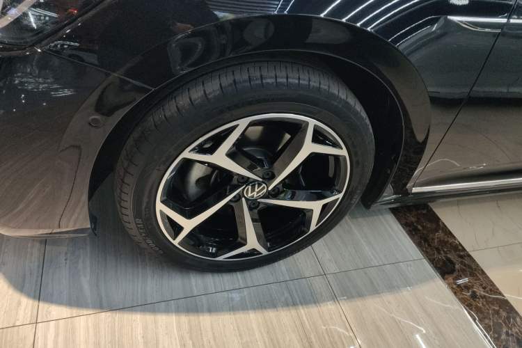 Used Volkswagen Passat 2023 Restyled 330TSI Starry Luxury Edition Left Front Wheel Hub