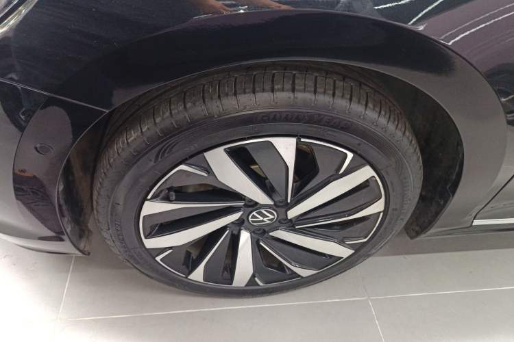 Used Volkswagen Passat 2023 Facelift 330TSI Luxury Edition Left Front Wheel Hub