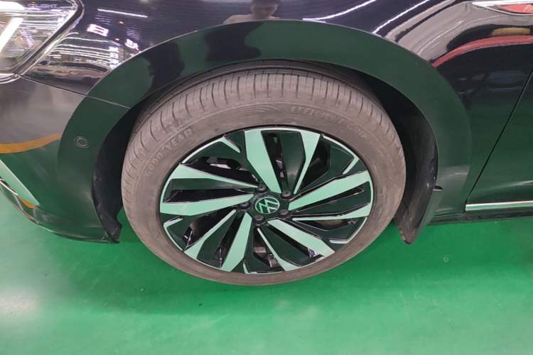 Used Volkswagen Passat 2023 Revised 380TSI Luxury Edition Left Front Wheel Hub