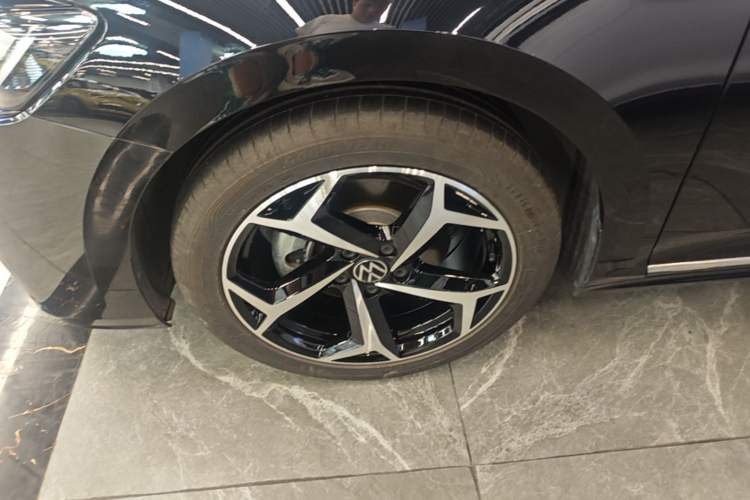 Used Volkswagen Passat 2023 Revised 330TSI Starry Elite Edition Left Front Wheel Hub