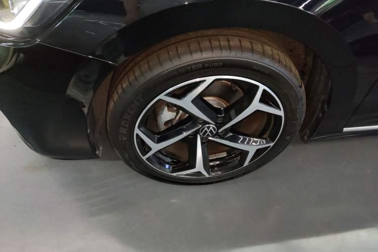 Used Volkswagen Passat 2023 Revised 330TSI Starry Elite Edition Left Front Wheel Hub