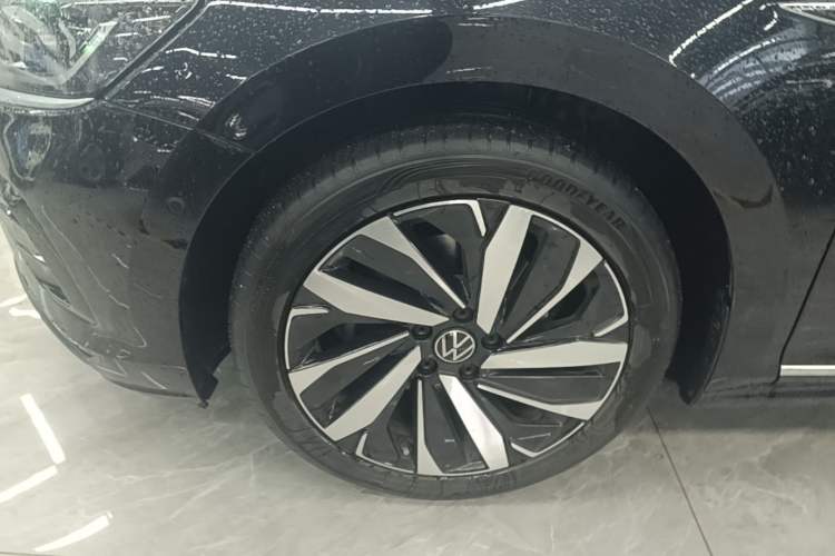 Used Volkswagen Passat 2023 Revised Version 380TSI Flagship Edition Left Front Wheel Hub