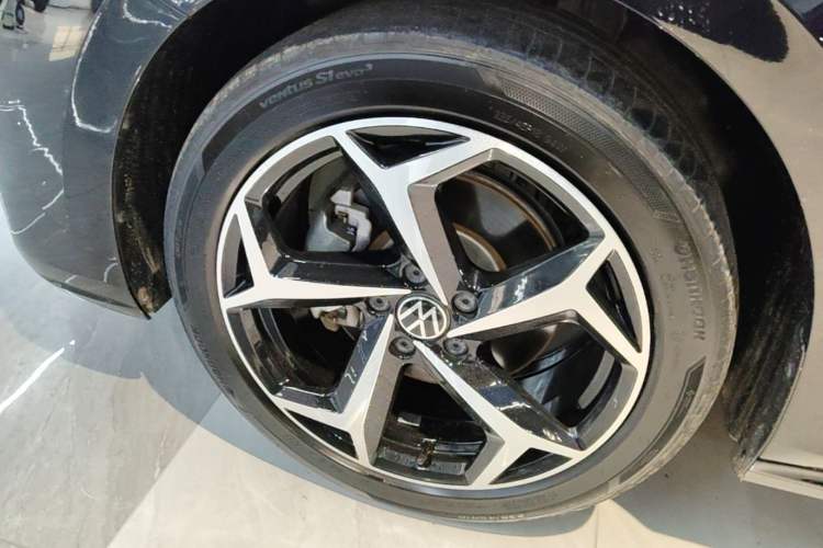 Used Volkswagen Passat 2023 Revised 330TSI Starry Elite Edition Left Front Wheel Hub