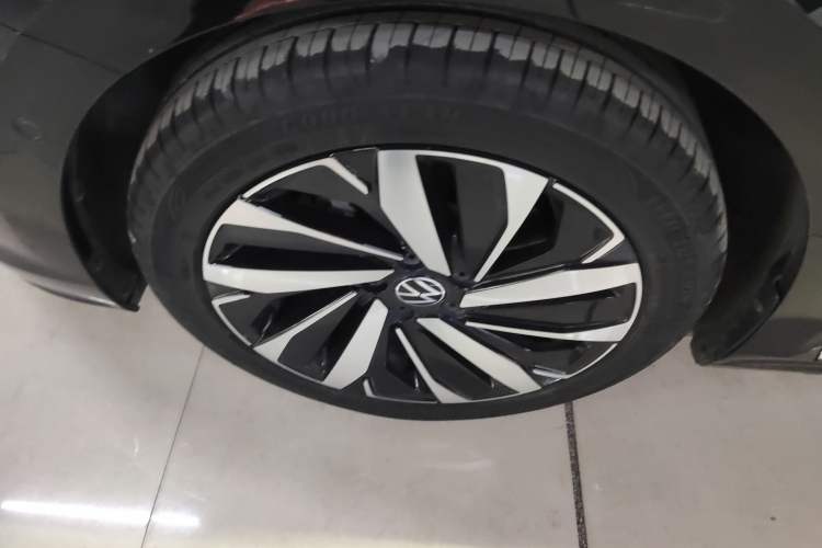 Used Volkswagen Passat 2023 Facelift 330TSI Luxury Edition Left Front Wheel Hub