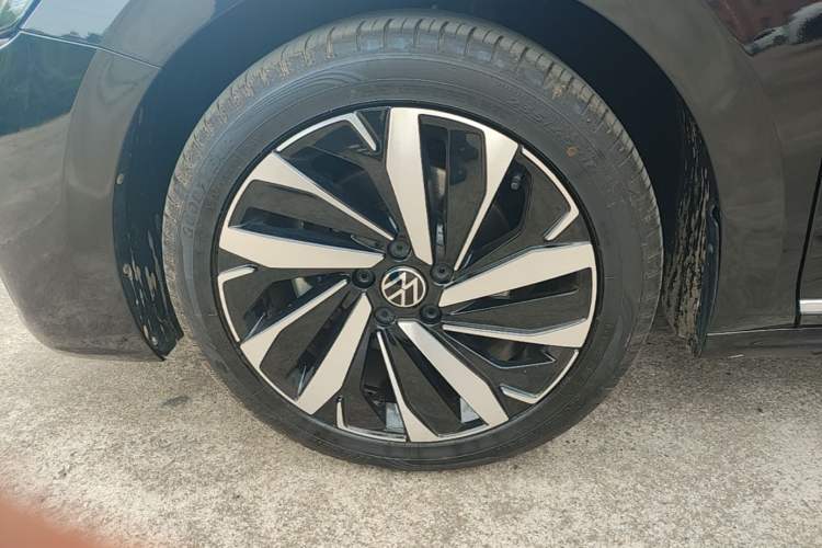 Used Volkswagen Passat 2023 Revised 330TSI Starry Elite Edition Left Front Wheel Hub