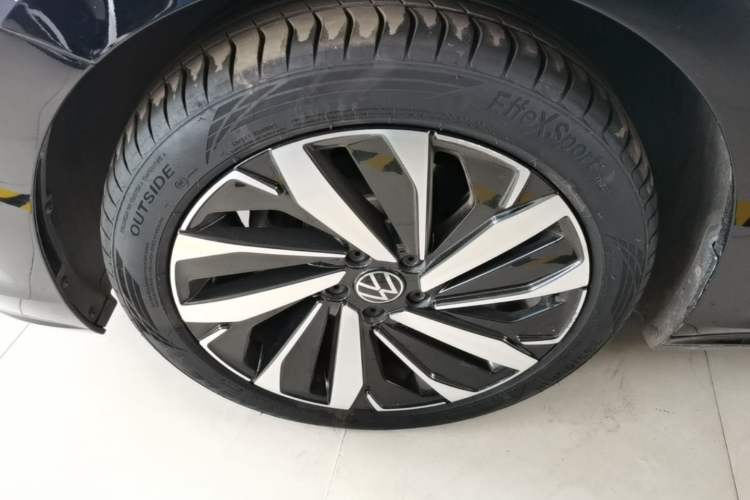 Used Volkswagen Passat 2023 Revised 330TSI Elite Edition Left Front Wheel Hub