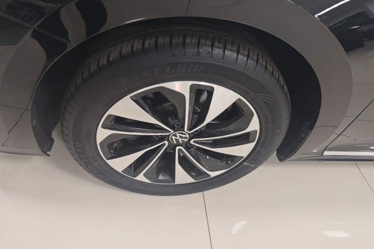 Used Volkswagen Passat 2023 330TSI Starry Elite Edition Left Front Wheel Hub
