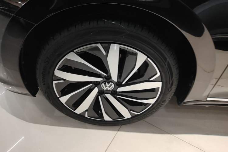 Used Volkswagen Passat 2023 Revised 330TSI Elite Edition Left Front Wheel Hub