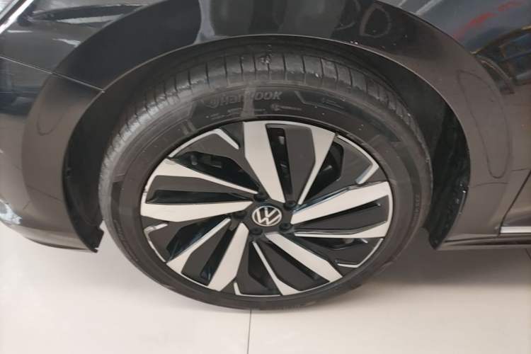 Used Volkswagen Passat 2023 Revised 330TSI Elite Edition Left Front Wheel Hub